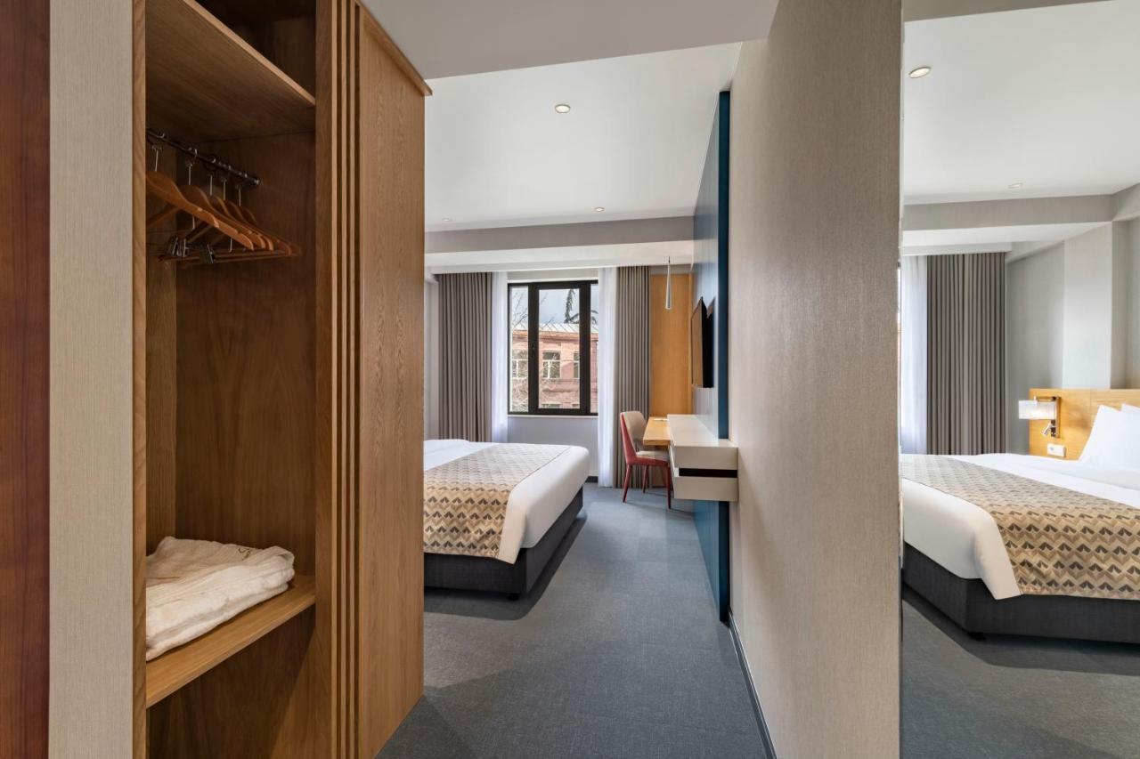 Clocks Hotel Τυφλίδα Εξωτερικό φωτογραφία